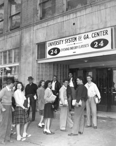 Georgia State students on Ivy Street (Kell Hall entrance), 1946